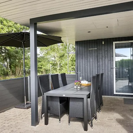 Beautiful In With 4 Bedrooms, Wifi And Indoor Swimming Pool Humble