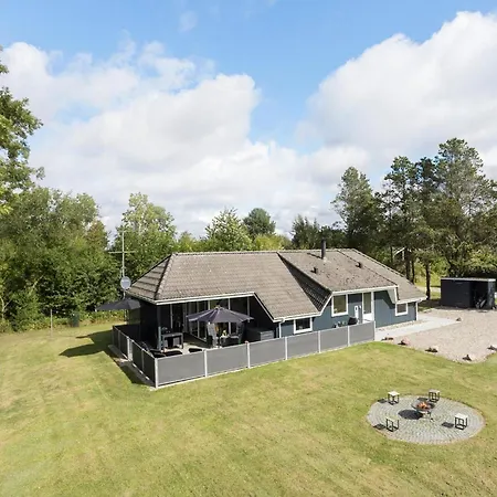 Beautiful In With 4 Bedrooms, Wifi And Indoor Swimming Pool *