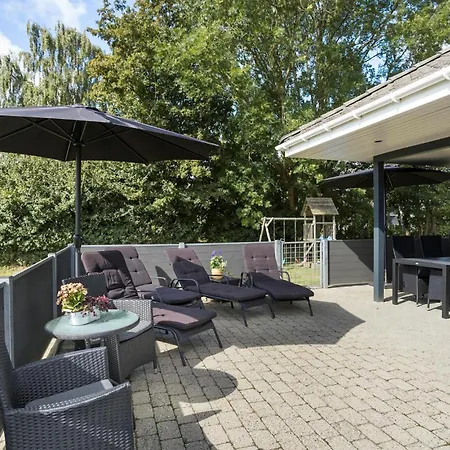 Beautiful In With 4 Bedrooms, Wifi And Indoor Swimming Pool Holiday home *